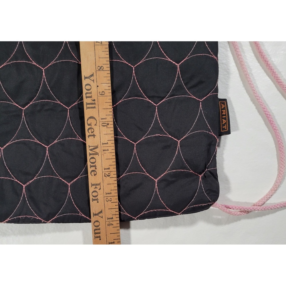 Ariat Drawstring Bag Black/Pink Quilted Logo - Picture 4 of 4